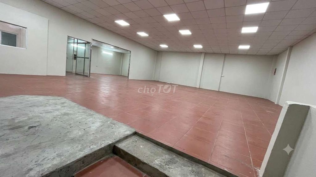 Фото 3: 👉СДАЁТСЯ СКЛАД 400м² – ЦЕХ, ФАМ ВАН БАК, КВ.12, ГО ВАП