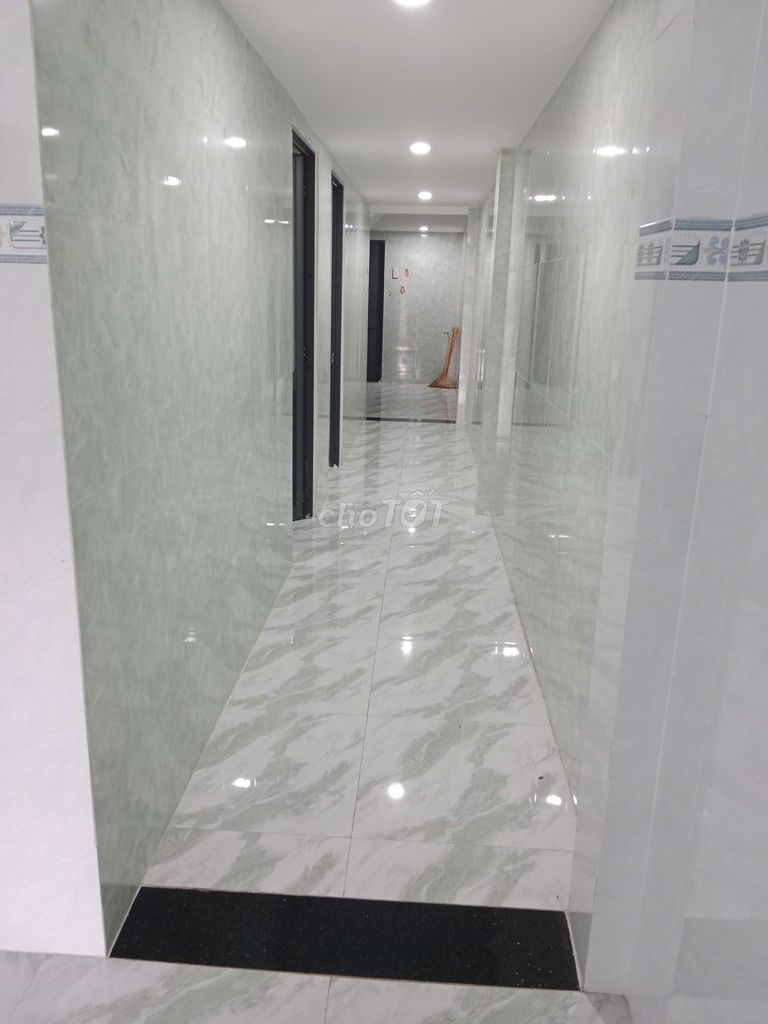Фото 2: Продажа дома 1 этаж + антресоль на асфальтированной дороге в жилом районе Ван Тхань, центр Фантхиета