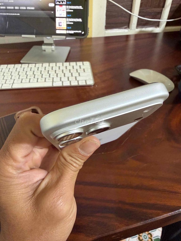 Фото 2: iPhone 17 Pro Max белый, ещё на гарантии