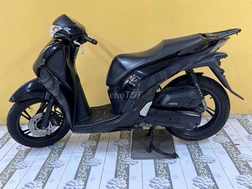 SH 125 đời 2018 đen bóng, bao sang tên bấm số mới