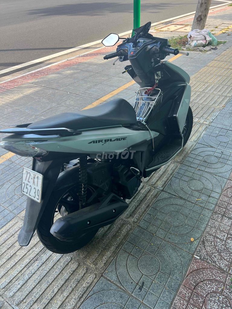 Фото 3: Honda Air Blade 2014 125cc серебристо-черный
