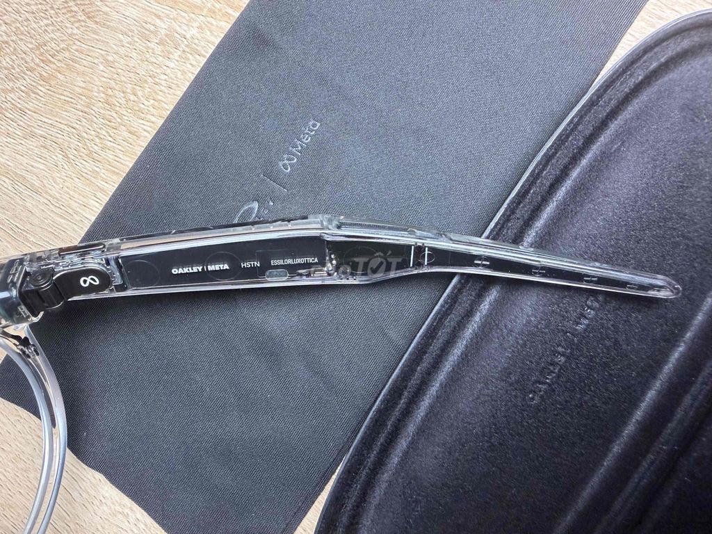 Фото 3: Умные очки Oakley Meta Gen2 Transitions Grey