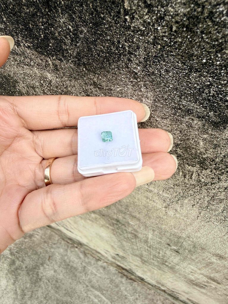 Фото 2: Изумруд Blush green 4.9 мм x 5 мм
