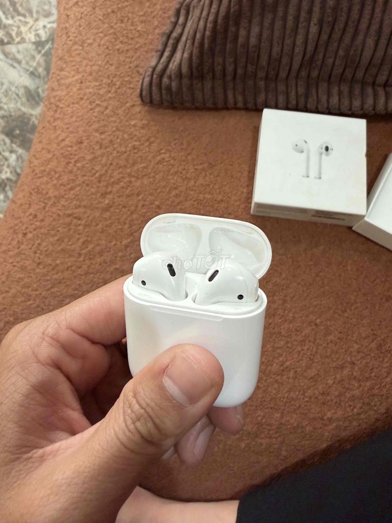Фото 2: AirPods 2 оригинальные, полный комплект