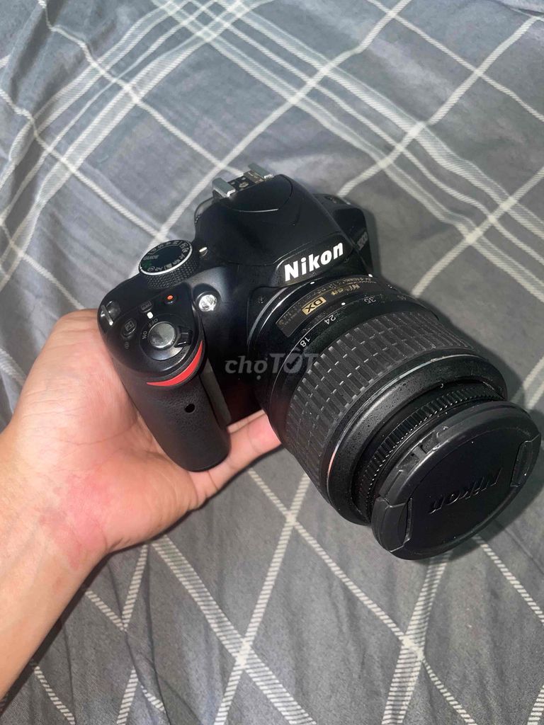 Фото 2: Фотоаппарат Nikon D3200 черный, внешне отличный