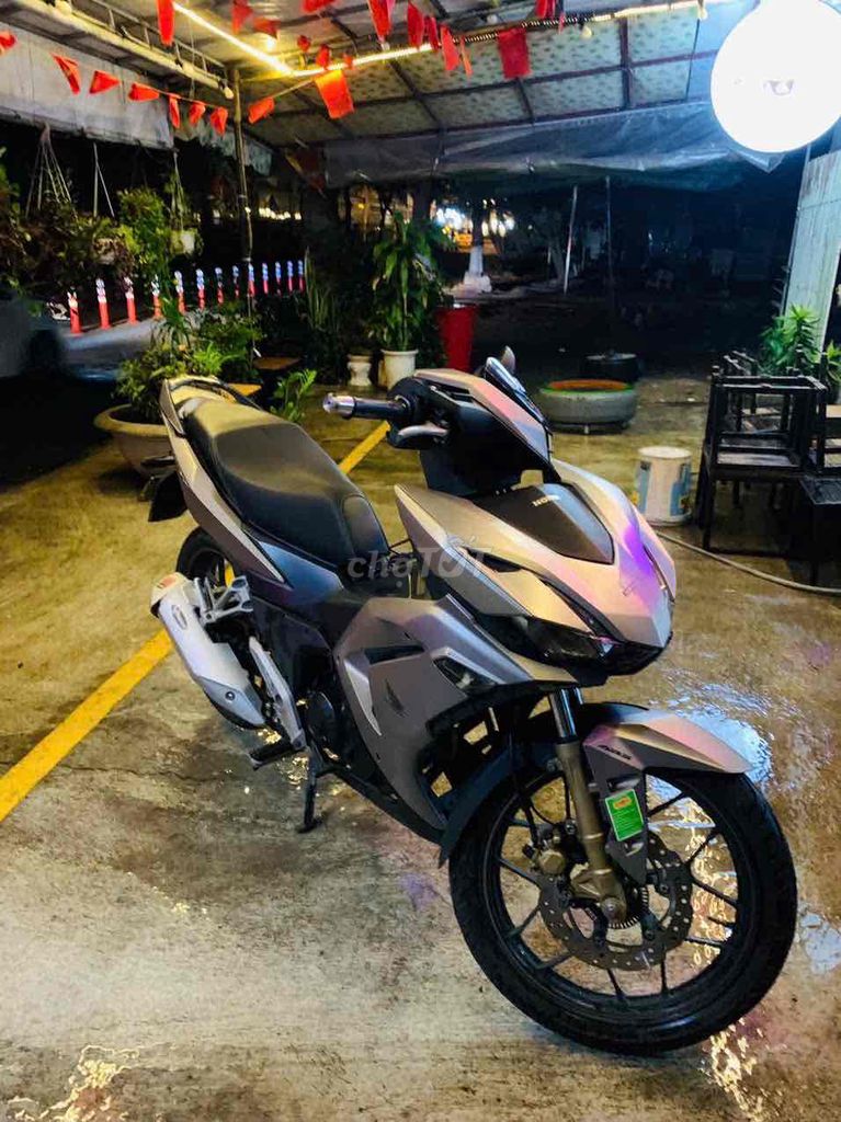 Honda Winner V3 2022 серебристый 19 000 км