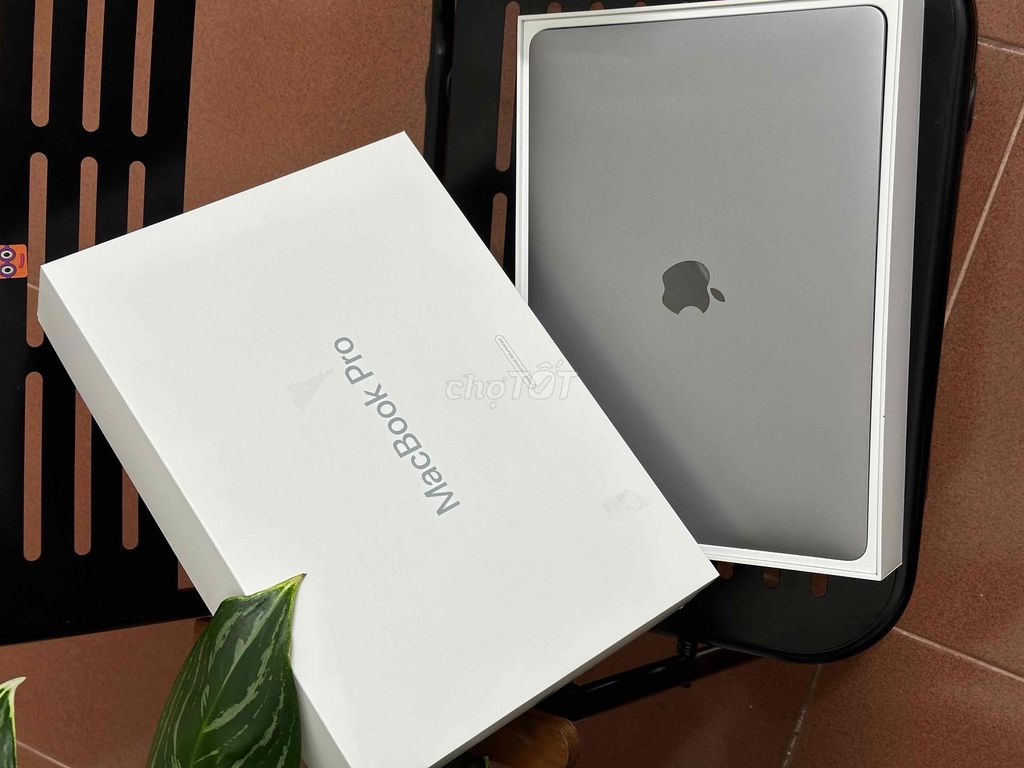 Macbook Pro 13inch 2018 i5 8GB/256GB Серый