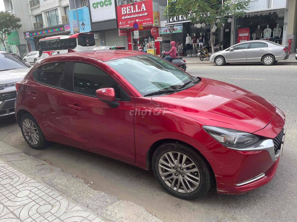 Mazda 2 Sport 2023 Красный 55718 км