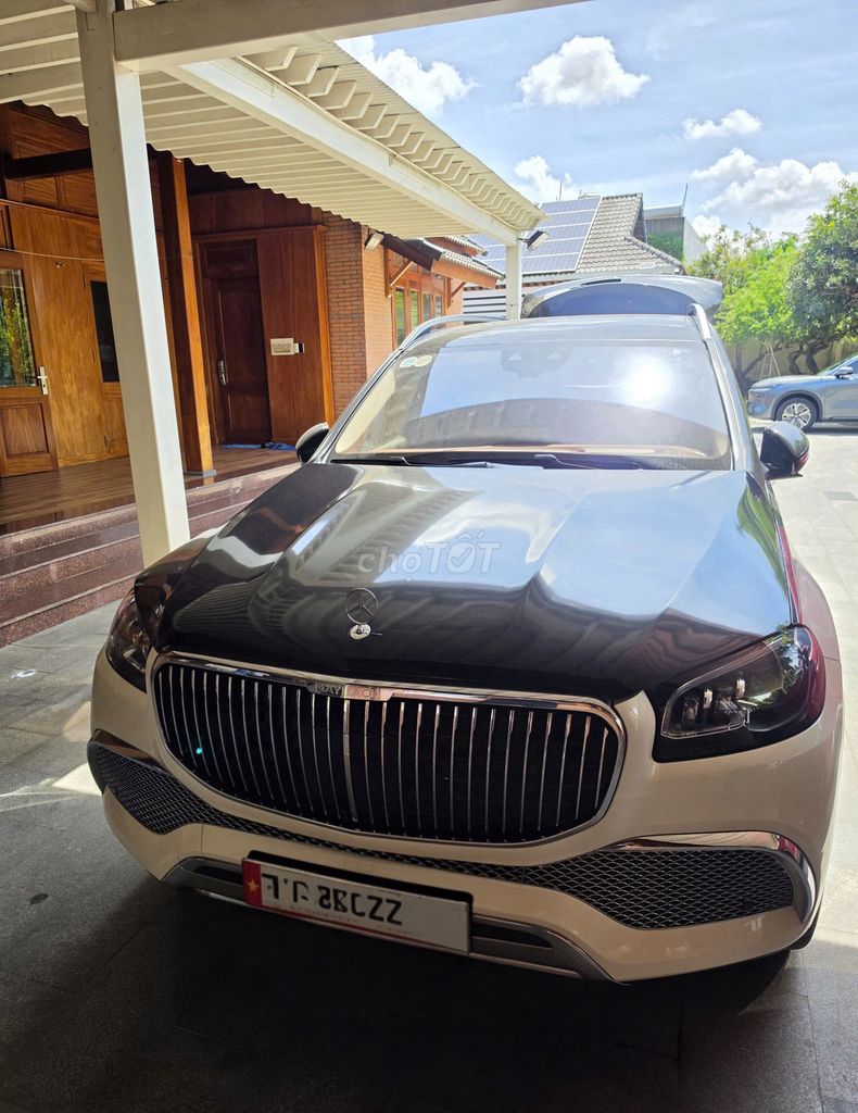 Mercedes-Benz Maybach GLS600 белый, черный