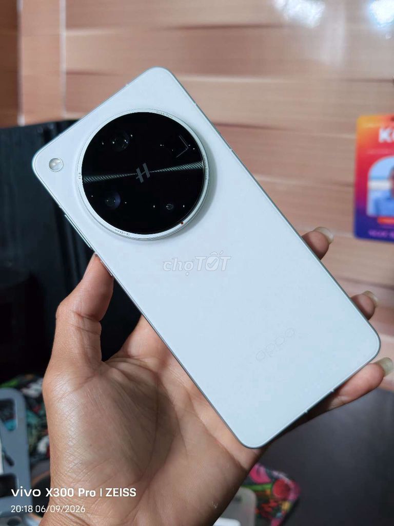 Фото 2: Oppo Find X8 Ultra 12GB 256GB Белый
