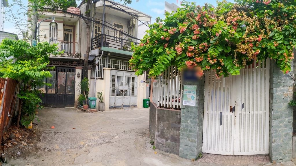 Фото 2: Продаётся дом с двумя фасадами в переулке для автомобилей, Тханьлок 14, район 12 (79.6 м²)