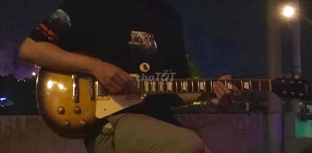 Фото 3: Электрогитара Maison Les Paul, коричнево-золотистое дерево
