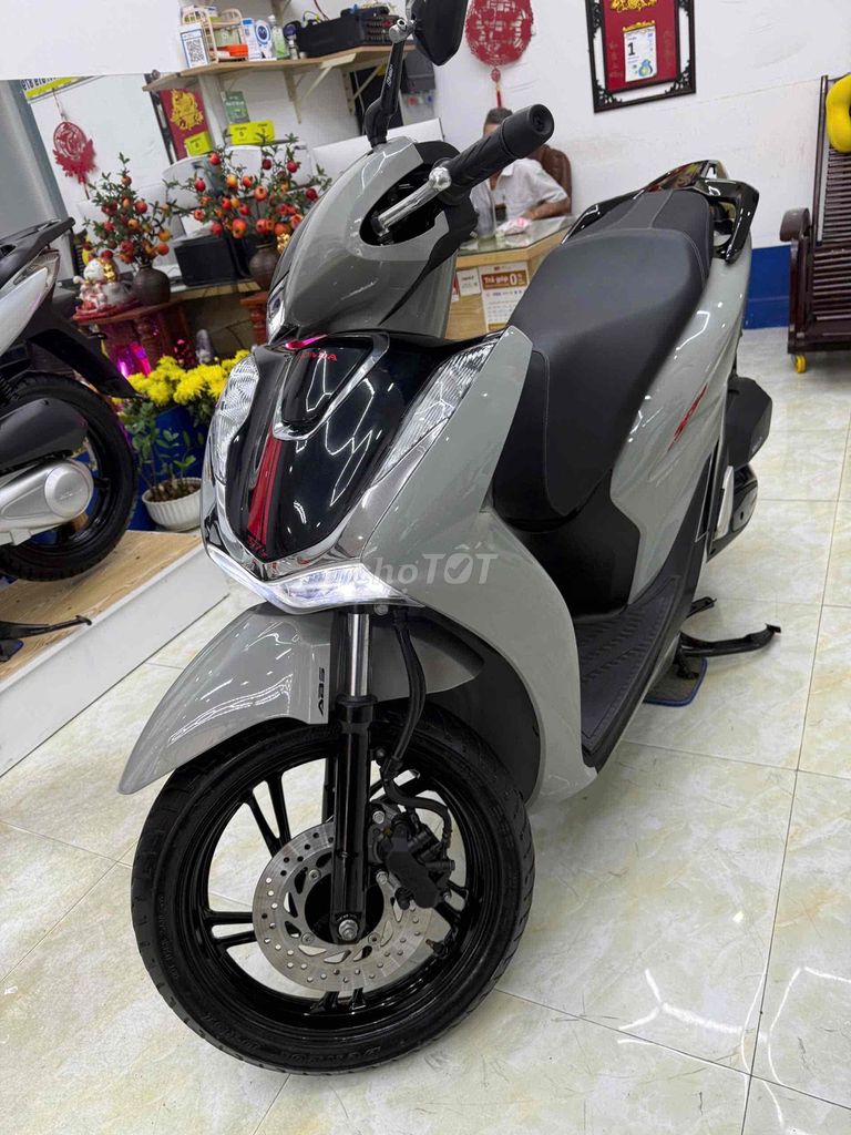 Фото 3: Honda SH 125 CBS 2023 Серый цемент