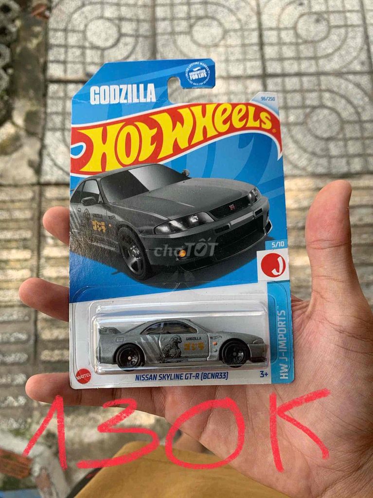 Модель автомобиля Hot Wheels Nissan Skyline GT-R