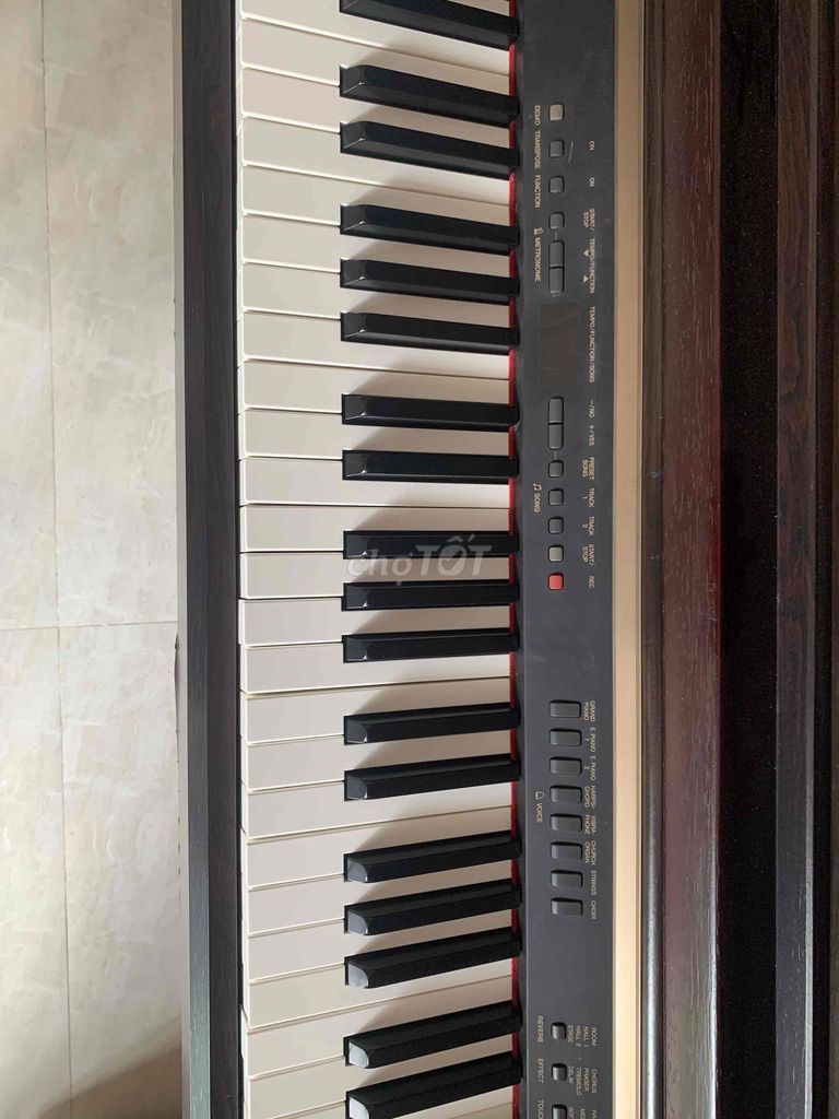 Электронное пианино Yamaha Clavinova, цвет орех