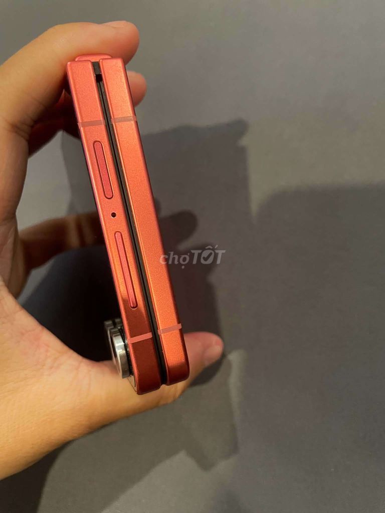 Фото 2: Samsung Zflip 7 256GB Красный