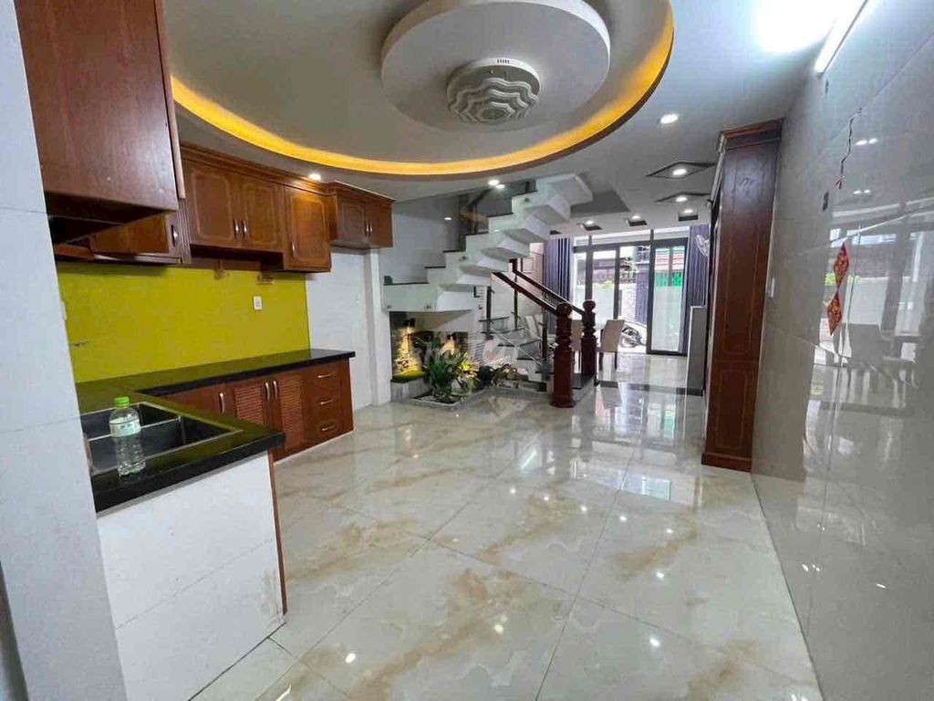 Фото 2: НОВЫЙ ДОМ 4*15м, 1 этаж, 2 этажа, 5 спален, 5 санузлов, переулок для автомобилей, Ле Ван Тхо
