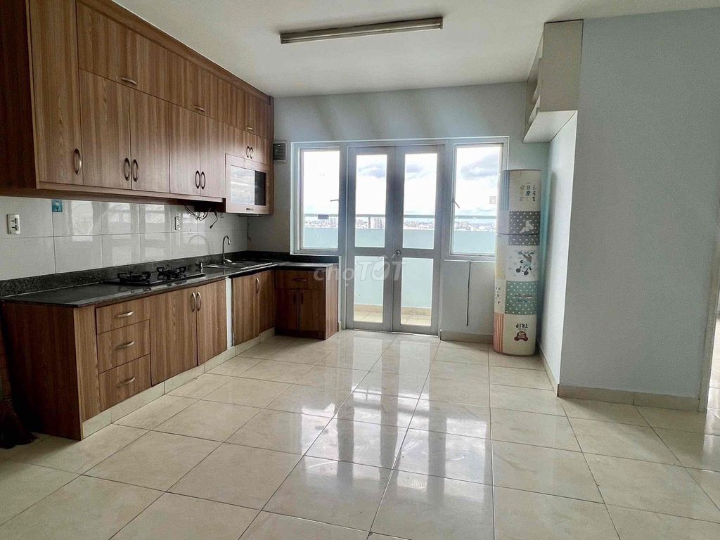 Квартира в Tân Hương 112 м², 3 спальни, 2 санузла, базовая мебель. 12 млн/месяц