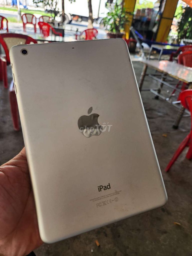 Фото 2: Apple iPad Mini 2 серебристый