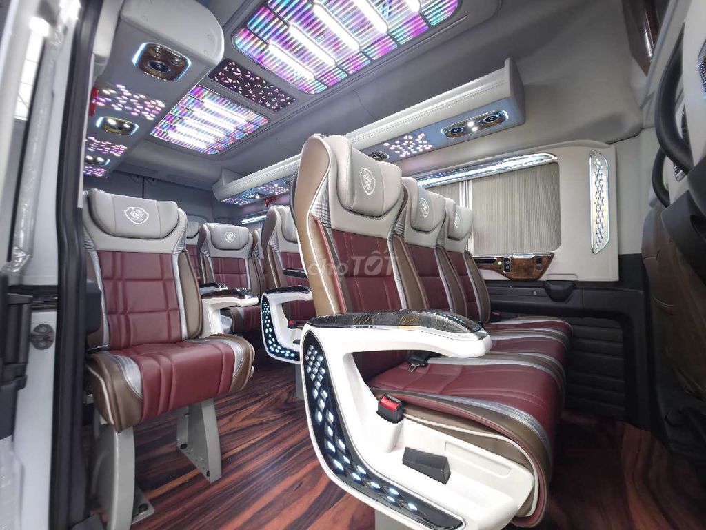 Фото 2: Пассажирский автобус Ford Transit 18 мест, переоборудованный в 16-местный, доставка сразу