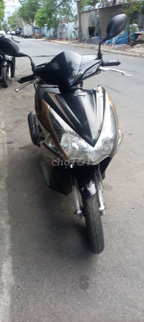 Фото 3: Honda Air Blade Fi чёрно-бронзовый
