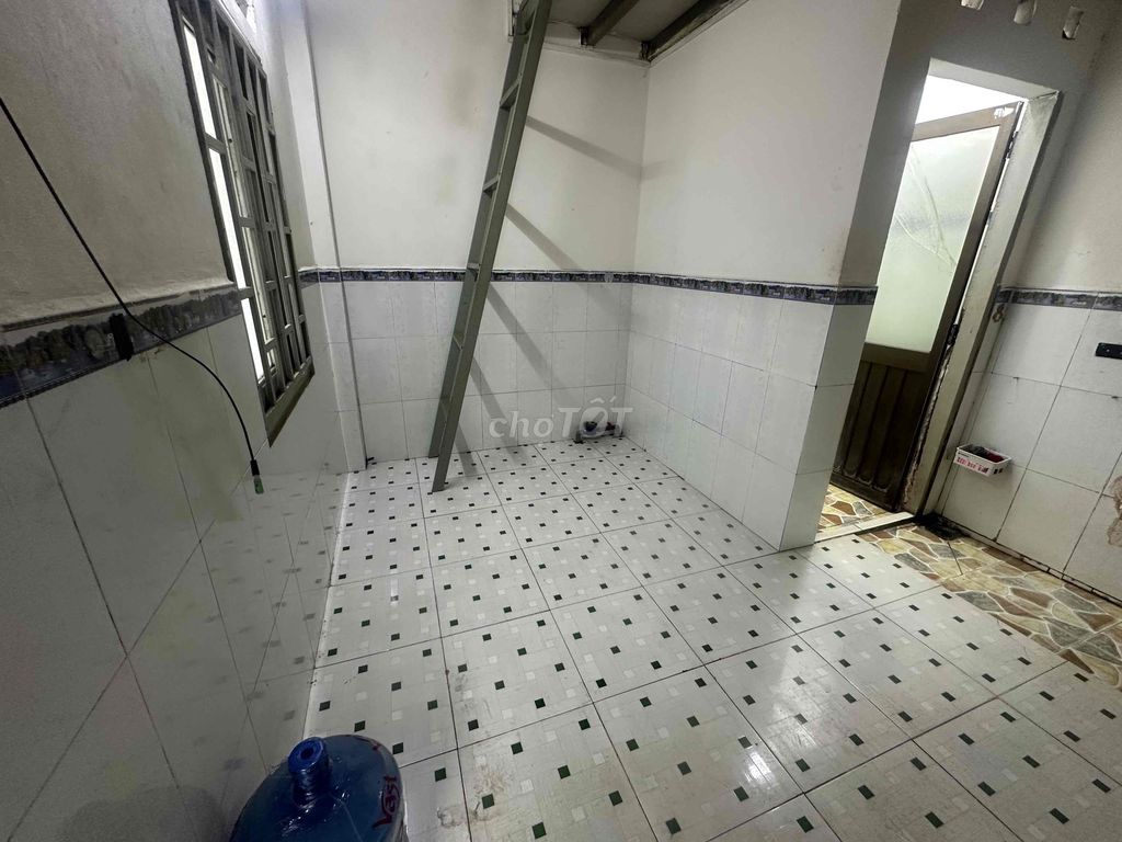 Фото 2: Комната в аренду на Ле Чонг Тан, с антресолью и отдельным санузлом