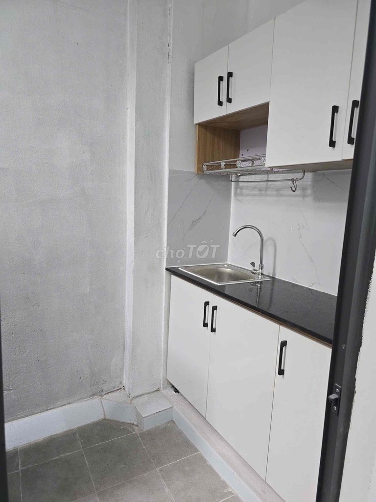 Сдается квартира с 1 спальней, отдельной кухней, обеденной зоной на первом этаже, сушильной площадкой