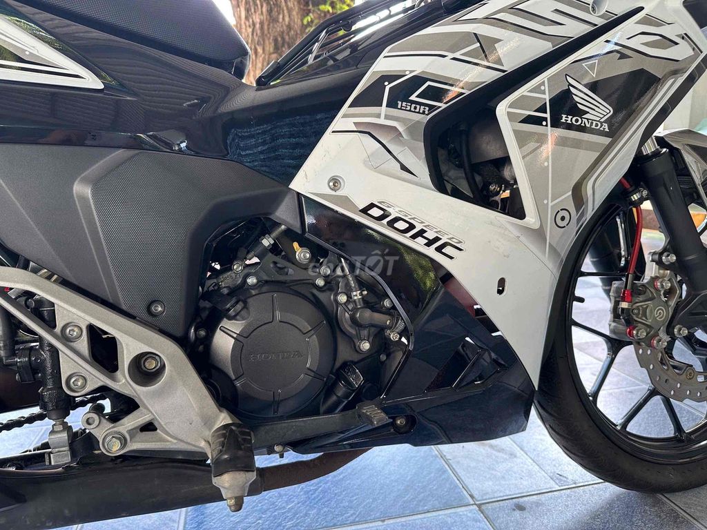 Фото 3: Honda Winner X V3 2022 Бело-черный, ручное сцепление