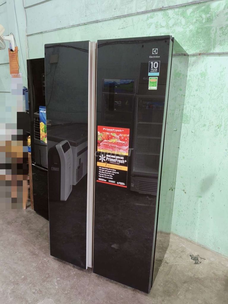 Фото 2: Холодильник Electrolux Inverter 636 л чёрный