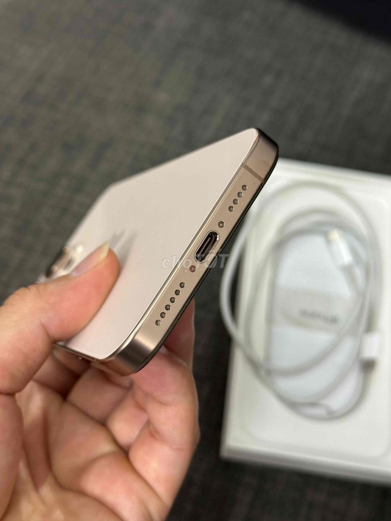 Фото 3: Apple iPhone 16 Pro Max 256GB Золотой, б/у