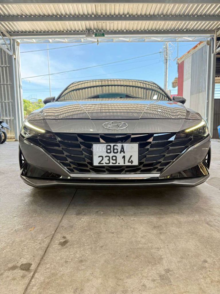 Hyundai Elantra 2022 1.6AT специальная Серая