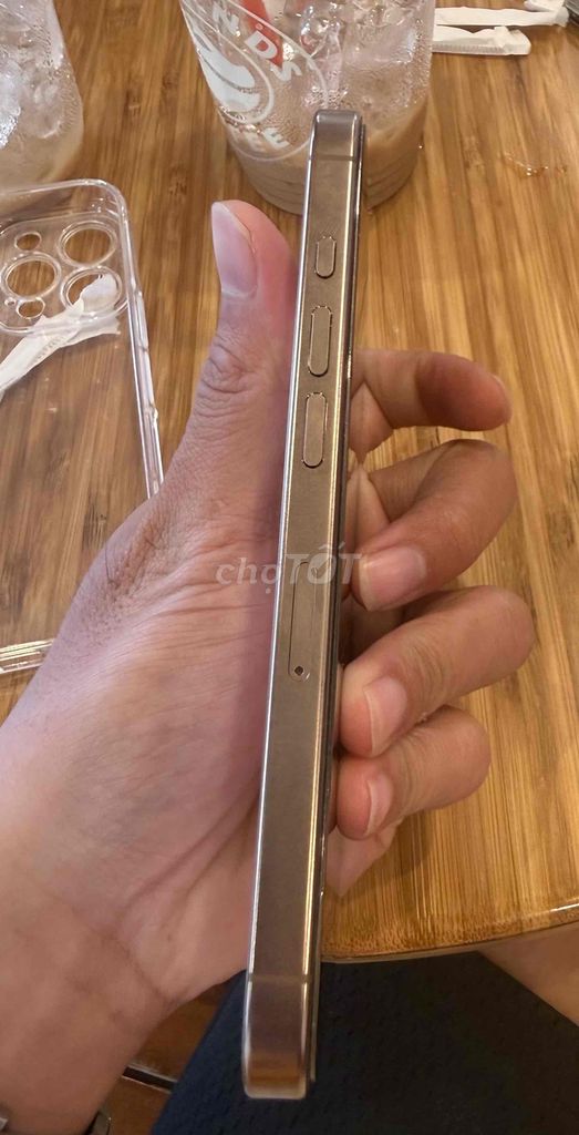 Apple iPhone 16 Pro 256GB Пустыня Вьетнам