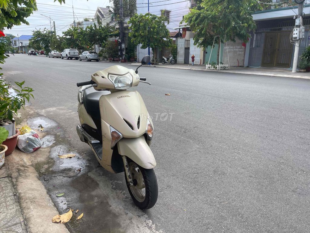 Honda Lead Fi 110 номер 72, двигатель работает тихо