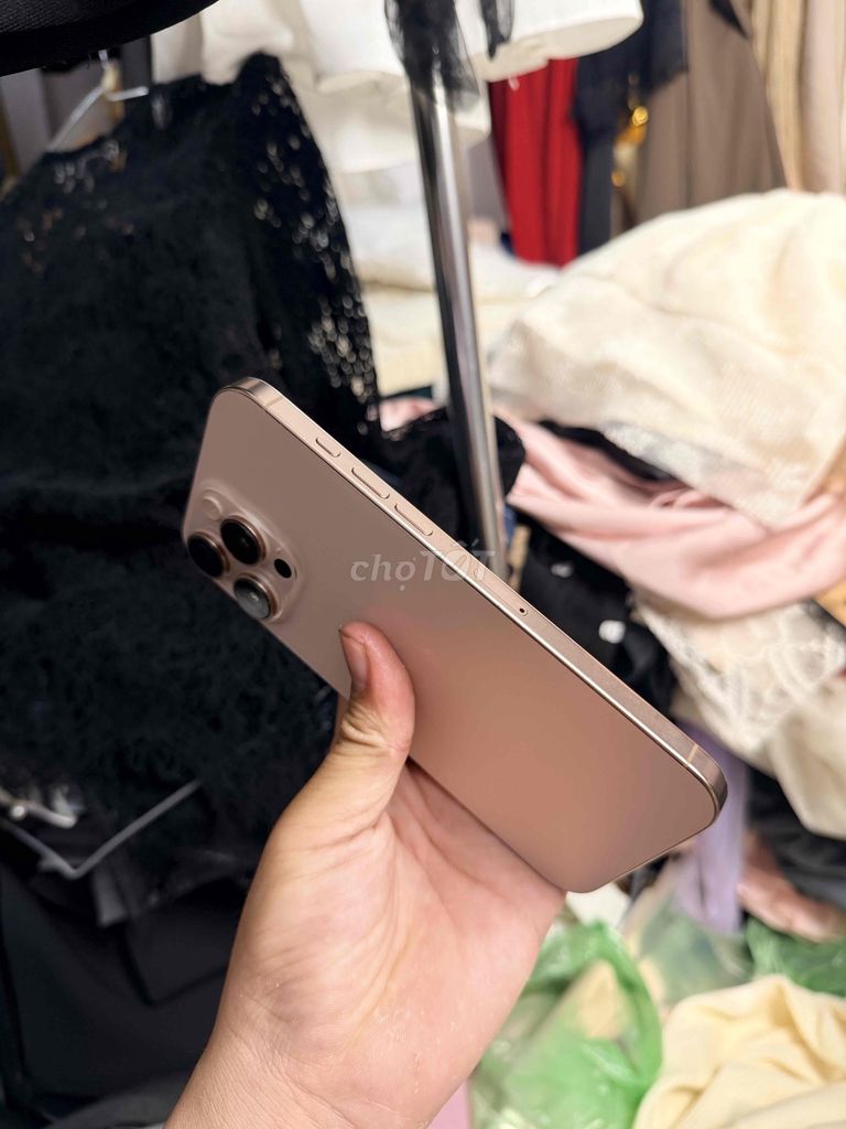 Apple iPhone 16 Pro Max 256GB Золотой