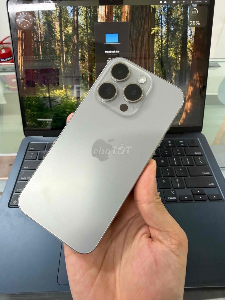 Apple iPhone 15 Pro 128GB Silver, заменен экран