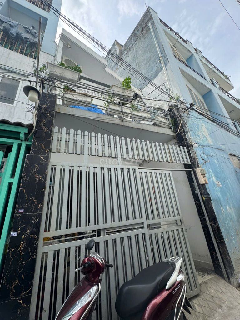 Фото 2: Дом в 2 этажа по адресу 220/50A Xô Viết Nghệ Tĩnh, P.21, площадь: 4 x 14 м (3 спальни + 3 санузла)