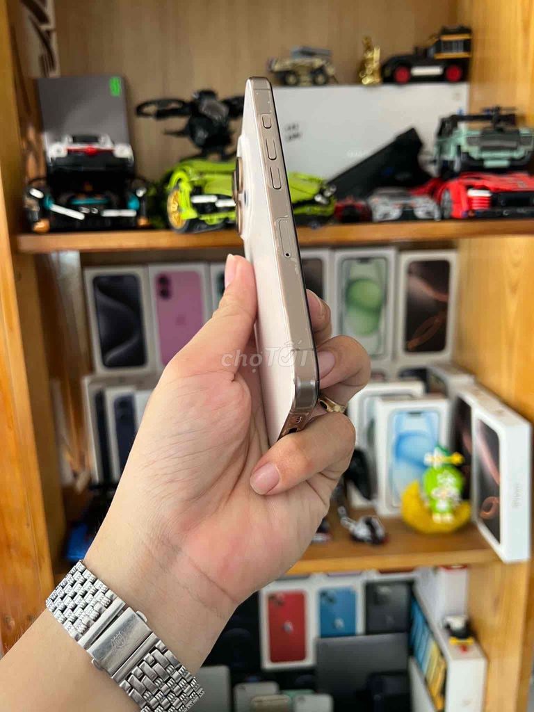 Фото 3: Apple iPhone 16 Pro 256GB золотой 98%