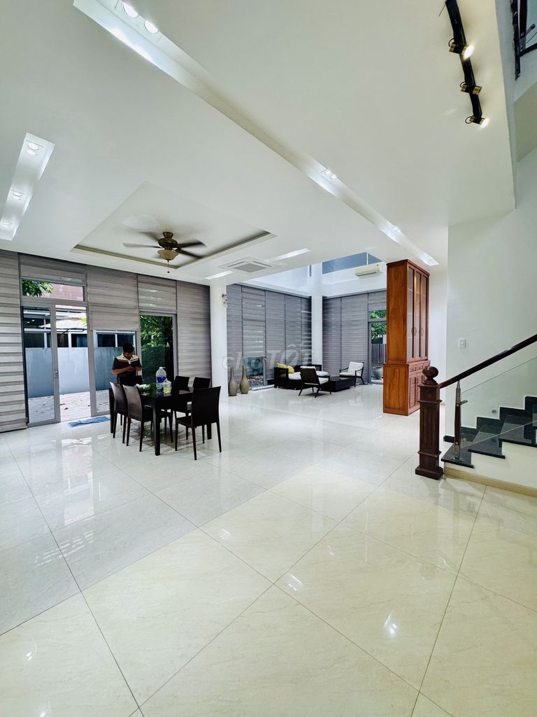 Фото 2: Отдельная вилла COMPOUND RIVIERA COVE 400м² - межрайонная зона Q9 - полностью меблирована, 5 спален