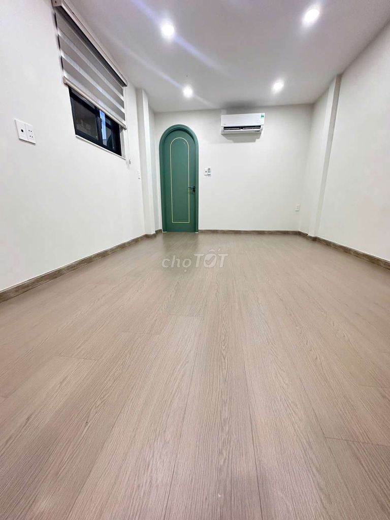 Сдается квартира на 1-м этаже, 36 м², цена 7 миллионов в месяц