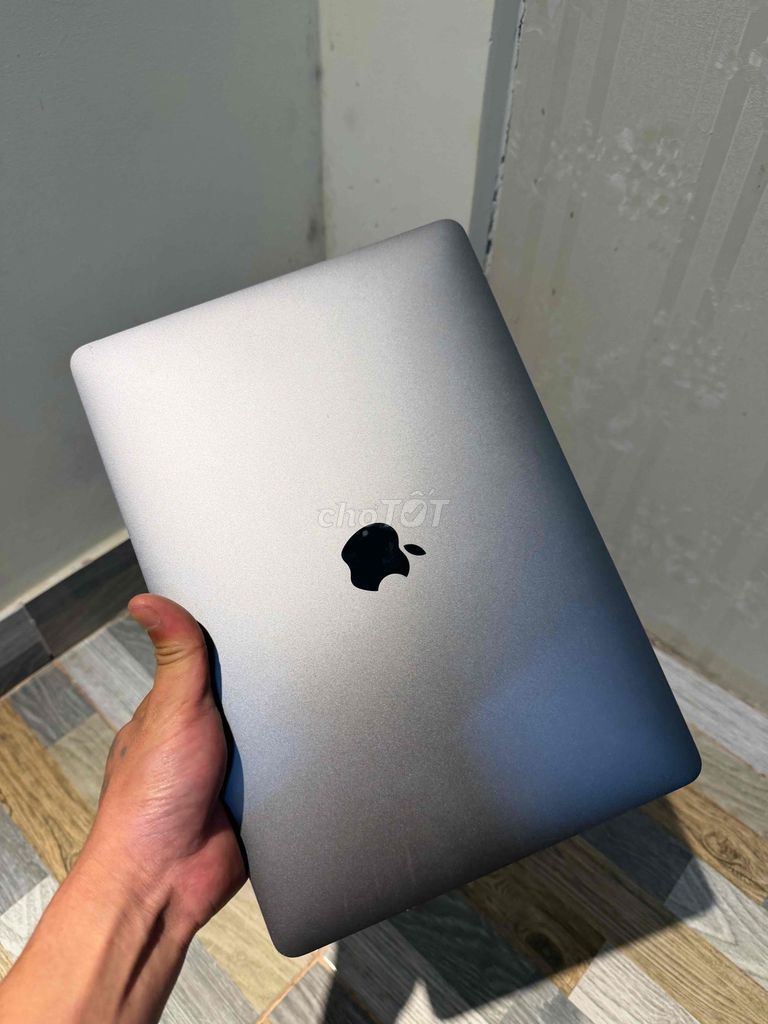 Macbook Pro 2017 16G/256G Серый
