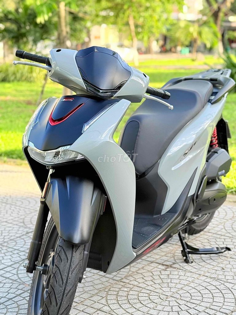 Фото 3: Honda SH 125 ABS 2026 Серый