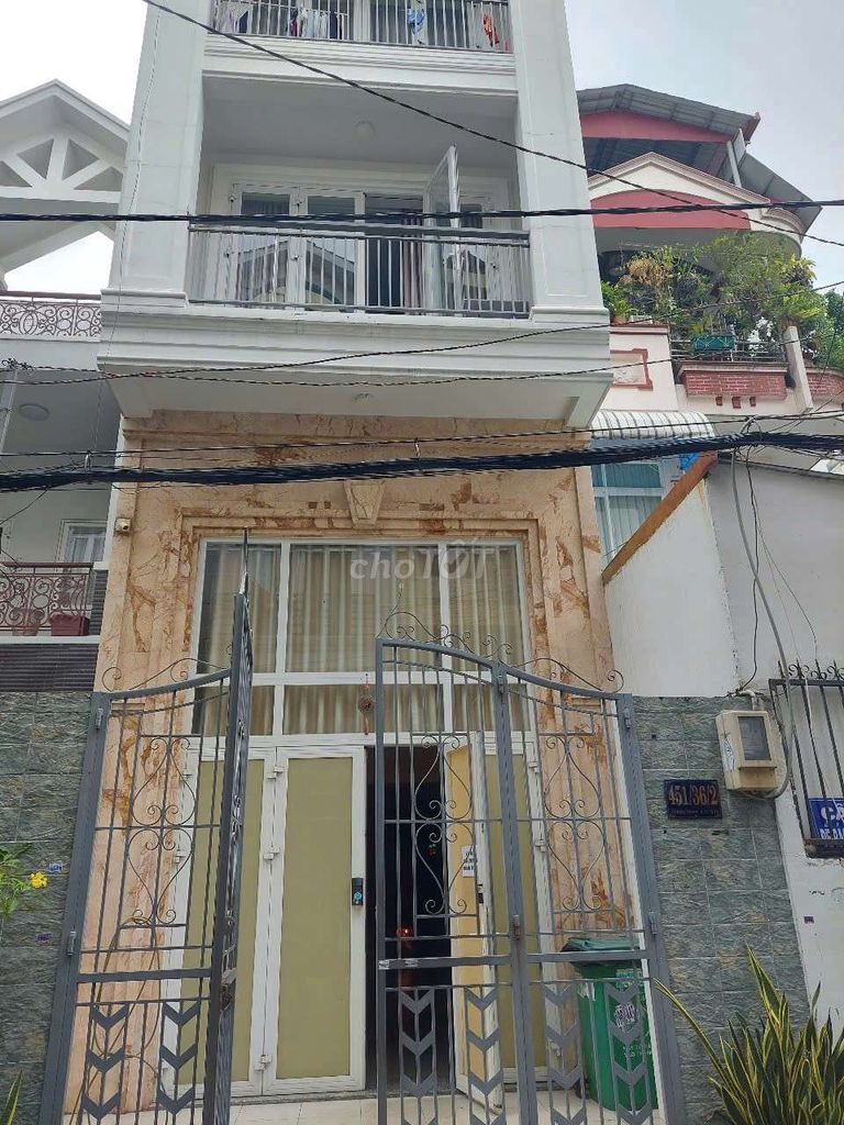 Комната в аренду с балконом, свободный график: 451/36/2 То Хиен Тхань, Q10