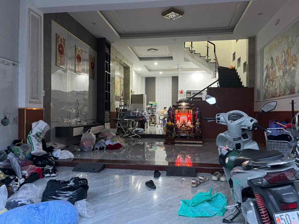 Фото 2: Сдается дом, фасад на улице Тан Тхой Хиеп 14, район 12, 480 м², 4 спальни, 5 санузлов, 15 млн, красивый