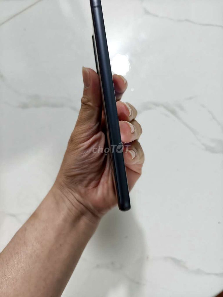 Фото 3: Samsung S21FE 8GB/256GB черный, красивый, компактный, мощный