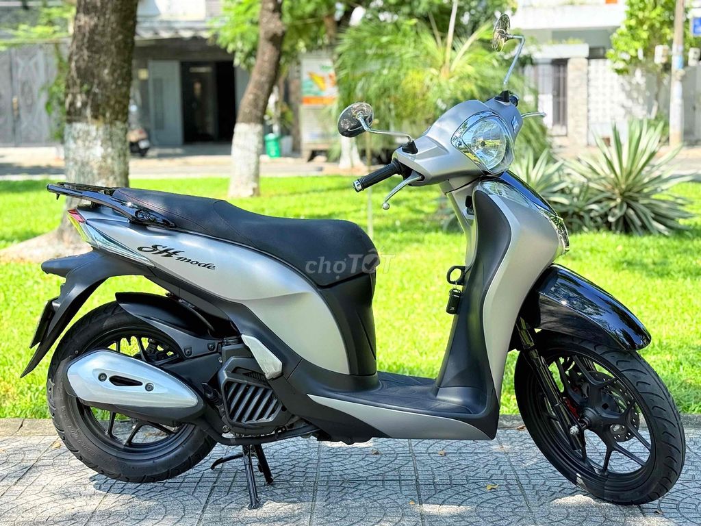 Фото 2: Honda Sh mode 2018 серебристый автоматический