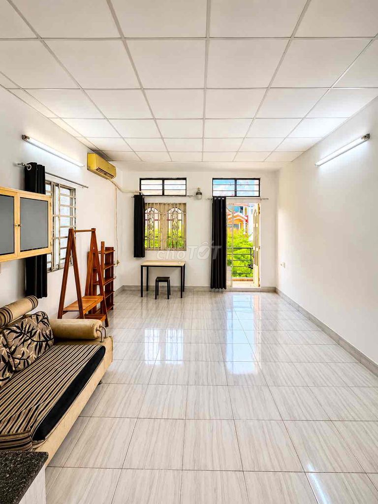 Комната с балконом 30 м², Биньлой, рядом с Ван Ланг (VLU)