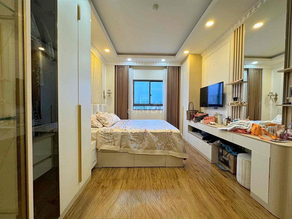 Фото 2: СДАЁТСЯ МИНИ-КВАРТИРА - 3 спальни, 3 санузла, 100 м², рядом с PHAN XÍCH LONG, возле HOÀNG SA