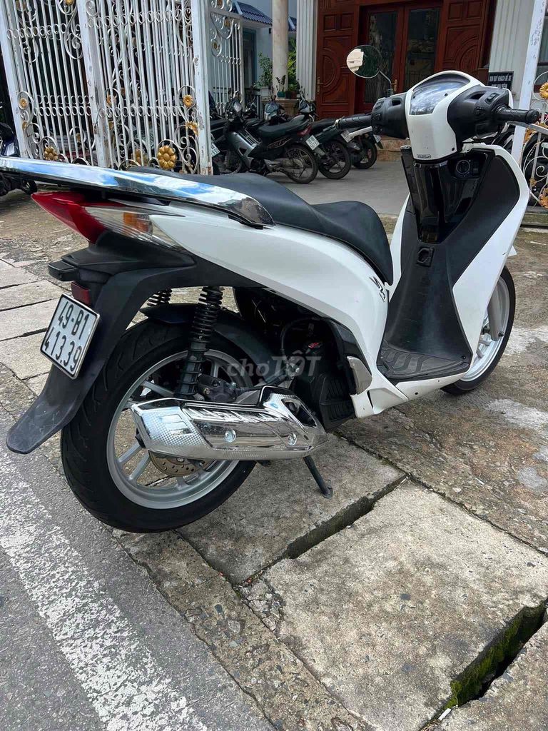 Фото 3: Honda SH Việt 2015 Белый 53 000 км