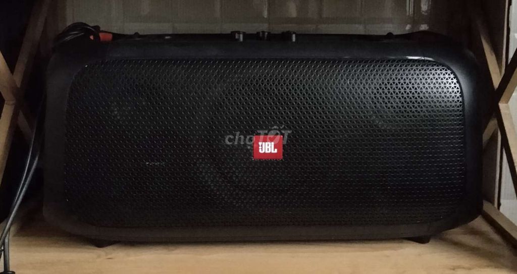 Колонка Bluetooth JBL черная, живой звук