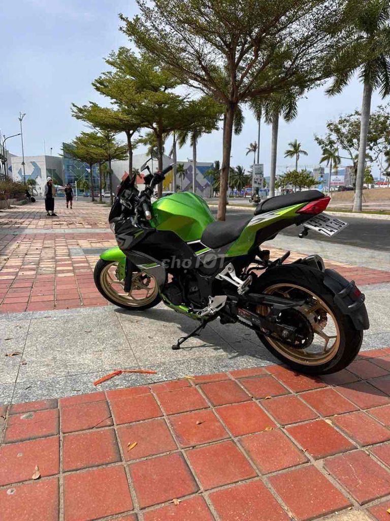 Kawasaki Z300 2017 Зеленый 21000 км